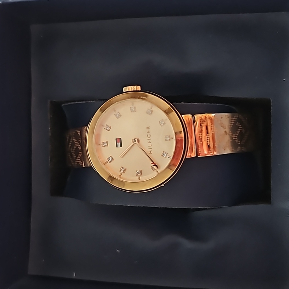 NIB Tommy Hilfiger Women's Analogue Quartz Watch with Rose-Gold Strap 178171